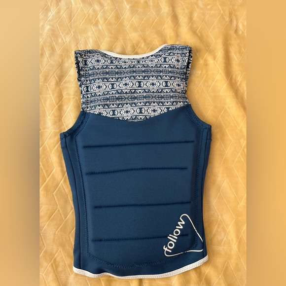 Ladies Follow Life Jaket - Picture 2 of 3